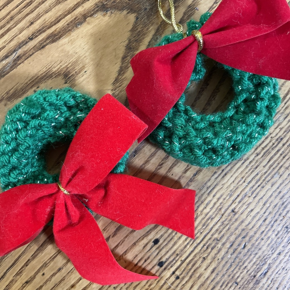 Vintage Knitted Ornament Pairs Wreaths With Bows‎